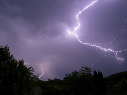 Alerte orange aux orages pour 21 départements du Centre-Est après de premières chutes de grêle
