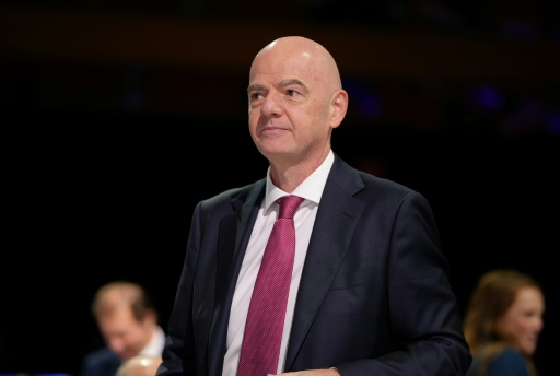 Infantino sob pressão da Uefa e da Conmebol