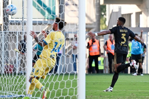 La Juventus y el AC Milan lanzan su reconquista con victorias por la mínima