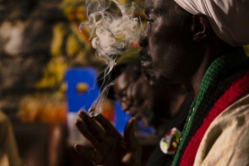 Quênia nega aos rastafáris o direito de fumar maconha por motivos religiosos
