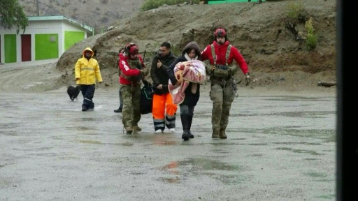 Una decena de muertos y 100.000 personas aisladas por un fuerte temporal en Chile