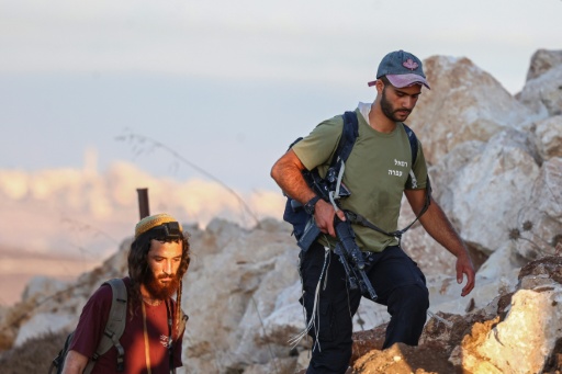 إصابة فلسطيني بالرصاص خلال مسيرة للمستوطنين في الضفة الغربية المحتلة