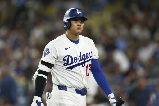 Dodgers face Ohtani knee issues in MLB three-peat bid