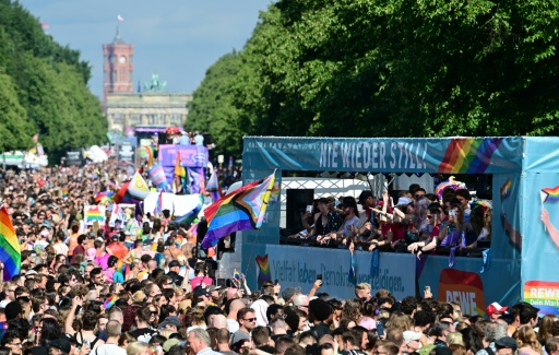 Motto "Haltung ist hot": Hunderttausende zu CSD-Demonstration in Berlin erwartet