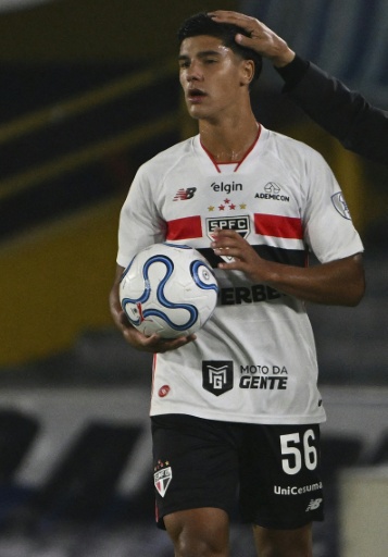 Nicolas, lateral do São Paulo, é detido após atropelar e matar idoso