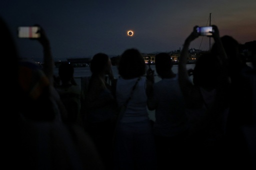 La Luna cubre parcialmente al Sol en Berlanga de Duero, en España, el 12 de agosto de 2026 — Oscar DEL POZO / AFP