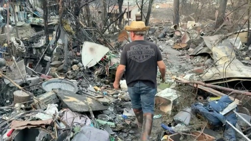 Miles de evacuados por los incendios en España vuelven a sus casas