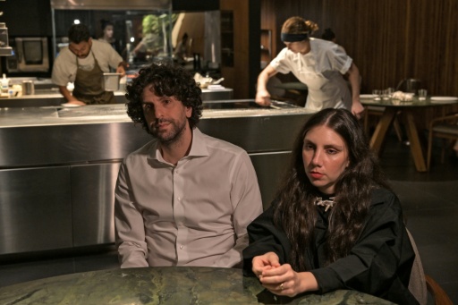 Ivan Ralston (E) e Katherina Cordás, proprietários do restaurante Tuju, durante entrevista com a AFP em São Paulo, em 16 de julho de 2026 — Nelson ALMEIDA / AFP