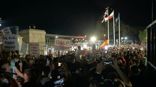 People cross Gibraltar-Spain border as custom checks end
