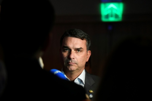 Flávio Bolsonaro é proibido de visitar o pai até depois das eleições