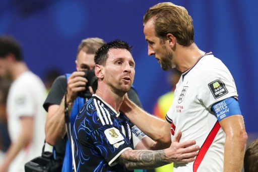 Lionel Messi y Harry Kane se saludan tras el partido entre Argentina e Inglaterra por las semifinales del Mundial el 15 de julio de 2026 en Atlanta — Odd ANDERSEN / AFP