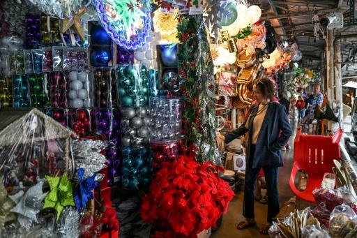 Des décorations de Noël en vente sur un marché à Manille, le 4 septembre 2026 aux Philippines — Jam STA ROSA / AFP