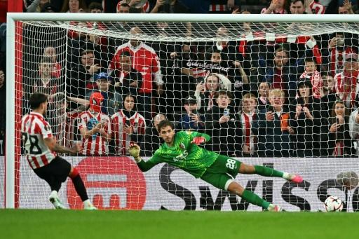 Enzo Le Fee, who had a penalty saved in Saturday's Premier League loss at Arsenal, scored the winner from the spot — ANDY BUCHANAN / AFP