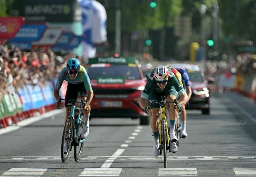 Van Aert claims shortened Vuelta stage 15 win in high heat