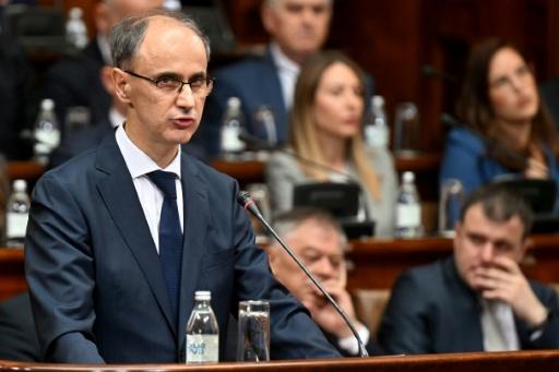 Serbia da el primer paso hacia unas elecciones anticipadas tras meses de protestas