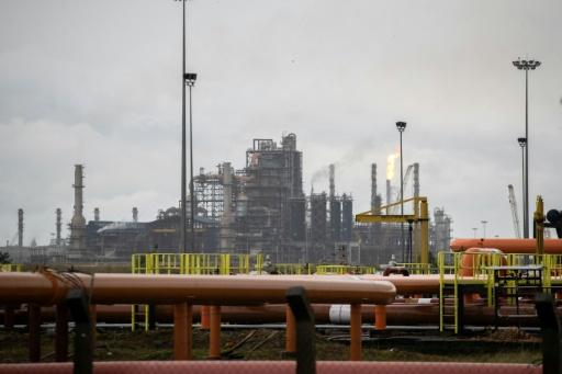 Nigerian oil refinery Dangote launches IPO