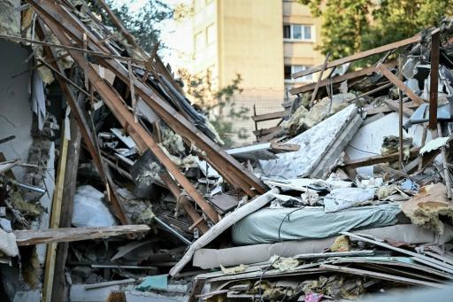 Les décombres après l'explosion d'un pavillon à Aubervilliers, en Seine-Saint-Denis le 6 septembre 2026 — Lou BENOIST / AFP