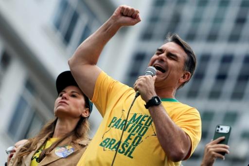 Bolsonaro arenga contra Lula y poder judicial antes de duelo presidencial en Brasil