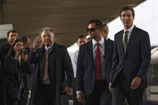 Los enviados estadounidenses Steve Witkoff y Jared Kushner se encuentran en Kiev tras mantener conversaciones en Moscú sobre cómo poner fin a más de cuatro años de guerra. — Roman PILIPEY / AFP