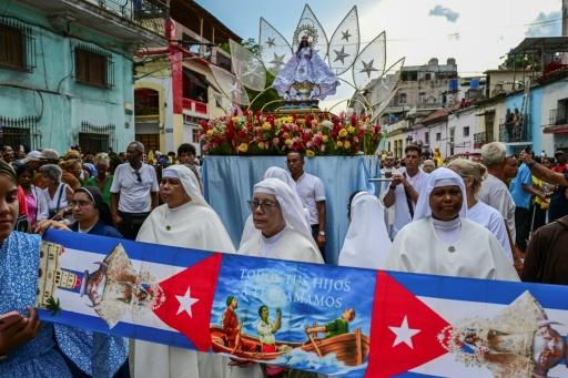 Des religieuses catholiques participent à la procession en l'honneur de la Vierge de la Charité, connue sous le nom de Oshun dans la religion afro-cubaine, à La Havane, le 8 septembre 2026 — YAMIL LAGE / AFP