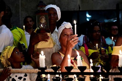 Des Cubains participent à une messe en l'honneur de la Vierge de la Charité, connue sous le nom de Oshun dans la religion afro-cubaine, à La Havane, le 8 septembre 2026 — YAMIL LAGE / AFP