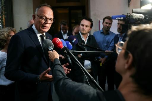 Présidentielle : Philippe "tend la main" à la droite et au centre, Retailleau la refuse