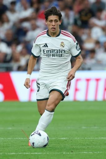 El centrocampista rucro del Real Madrid Arda Güler durante el partido liguero contra el Málaga CF, en el Santiago Bernabéu de Madrid el 30 de agosto de 2026 — Thomas COEX / AFP