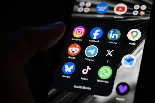 Rein in social media not children, say over 130 groups, experts