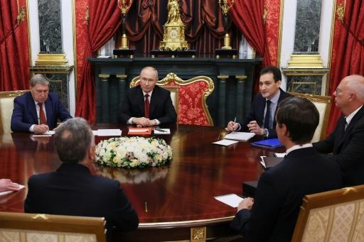 Enviados de Trump chegam à Ucrânia após se reunirem com Putin
