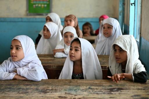 Des filles afghanes assistent à une classe dans une école primaire à Kandahar, en Afghanistan, le 7 septembre 2026 — Sanaullah SEIAM / AFP