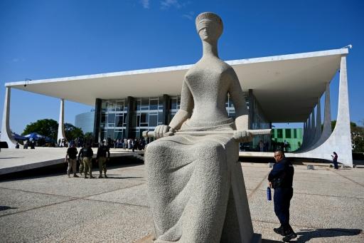 STF inicia sessão inédita com Moraes na mira