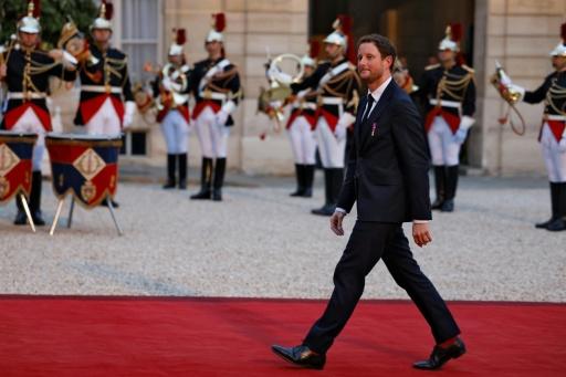 Macron allies urge grand coalition to defeat French far right