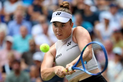 La Tchèque Linda Noskova contre l'Ukrainienne Marta Kostyuk en huitièmes de finale de l'US Open le 6 septembre 2026 à Flusing Meadows — Caleb Bowlin