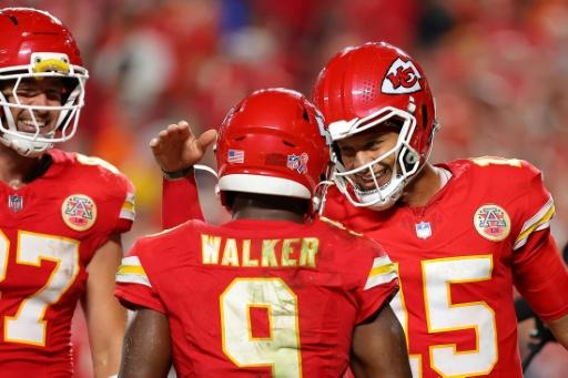 Mahomes makes triumphant return as Chiefs rout Broncos 31-10