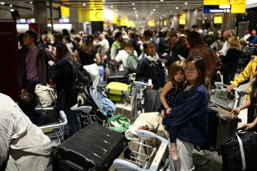 Nearly 1,100 flights cancelled after UK air traffic control glitch