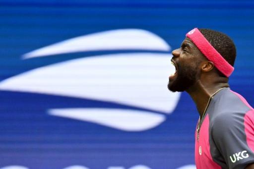 Frances Tiafoe celebra su victoria en cuartos del US Open el 8 de septiembre de 2026 — ANGELA WEISS / AFP