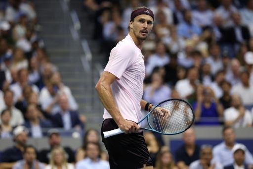 Alexander Zverev durante su victoria en cuartos del US Open el 9 de septiembre de 2026 — MATTHEW STOCKMAN