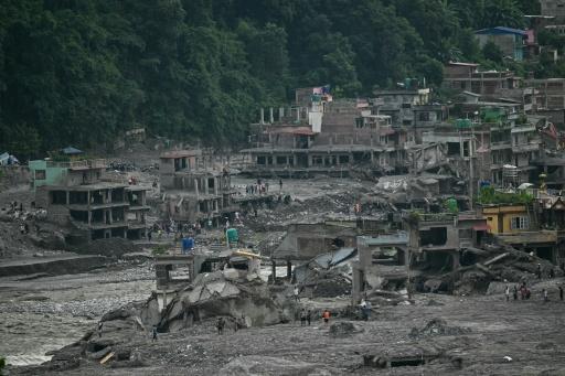 Des maisons endommagées et couvertes de boue au lendemain de crues soudaines à Trishuli, dans le district de Nuwakot, le 6 septembre 2026 au Népal — Pedro PARDO / AFP