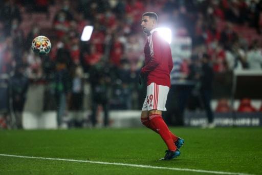 المغربي تاعرابت يعلن اعتزاله عن 37 عاما