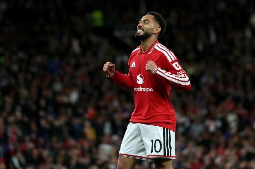 Manchester United golea al debutante Sabah en su vuelta a la Champions