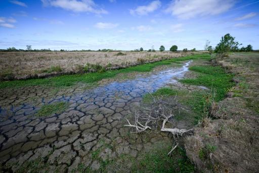 Sécheresse: encore 64.000 personnes privées d'eau du robinet en France