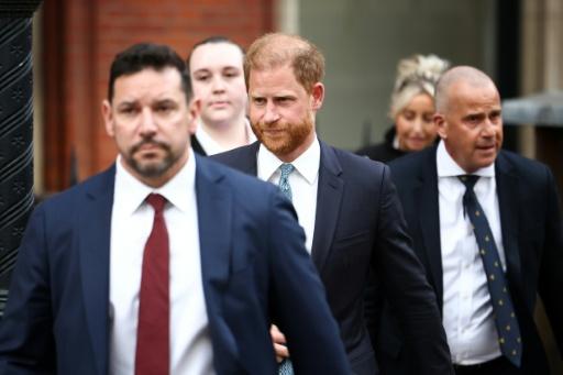 Le prince Harry, duc de Sussex, quitte la Haute Cour de Londres, le 8 avril 2025, après une audience concernant la décision du gouvernement britannique de réduire le niveau de sa sécurité personnelle lors de ses séjours au Royaume-Uni — HENRY NICHOLLS / AFP