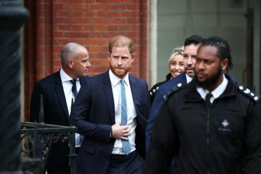 Le prince Harry, duc de Sussex, quitte la Haute Cour de Londres, le 8 avril 2025, après une audience concernant la décision du gouvernement britannique de réduire le niveau de sa sécurité personnelle lors de ses séjours au Royaume-Uni — HENRY NICHOLLS / AFP