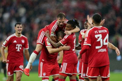 Los jugadores del Bayern Munich festejan uno de sus goles en la victoria sobre el Stuttgart en la primera jornada de la Bundesliga. En Múnich (sur de Alemania), el 28 de agosto de 2026 — Alexandra BEIER / AFP