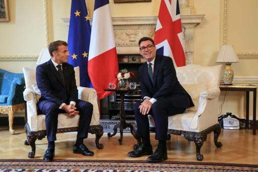 Le Premier ministre britannique Andy Burnham (D) rencontre le président français Emmanuel Macron (G) à lOndres le 3 septembre 2026 — Ludovic MARIN / AFP