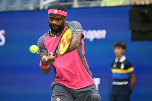 Frances Tiafoe en el arranque de su partido ante Alex Michelsen en cuartos del US Open el 8 de septiembre de 2026 — ANGELA WEISS / AFP