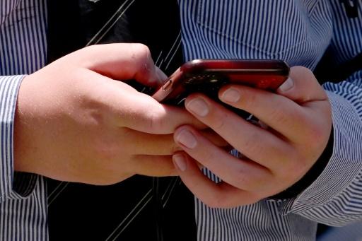 Réseaux sociaux interdits aux mineurs dans un nombre croissant de pays