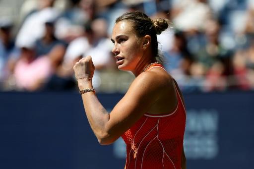 Sabalenka sofre, mas supera Noskova vai à semifinal do US Open
