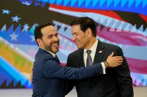 O presidente da Colômbia, Abelardo de la Espriella, e o secretário de Estado dos Estados Unidos, Marco Rubio, em Barranquilla, Colômbia, em 8 de setembro de 2026 — Fernando Vergara / AFP