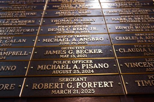 Détail du mur commémoratif du NYPD qui rend hommage aux policiers morts dans l'exercice de leurs fonctions le 11 septembre 2001 ou des suites attentats. Photo prise le 9 septembre 2026. — kena betancur / AFP